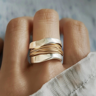 "Gold thread silver ring" is the translation of "Gold thread silver ring".