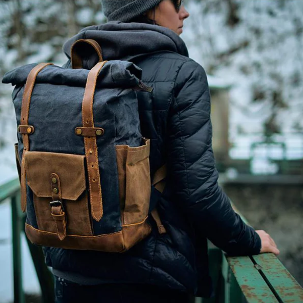 ROVIK – 蜡质帆布翻盖背包（男女皆宜）