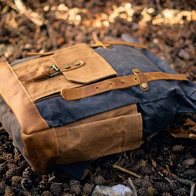 ROVIK – 蜡质帆布翻盖背包（男女皆宜）