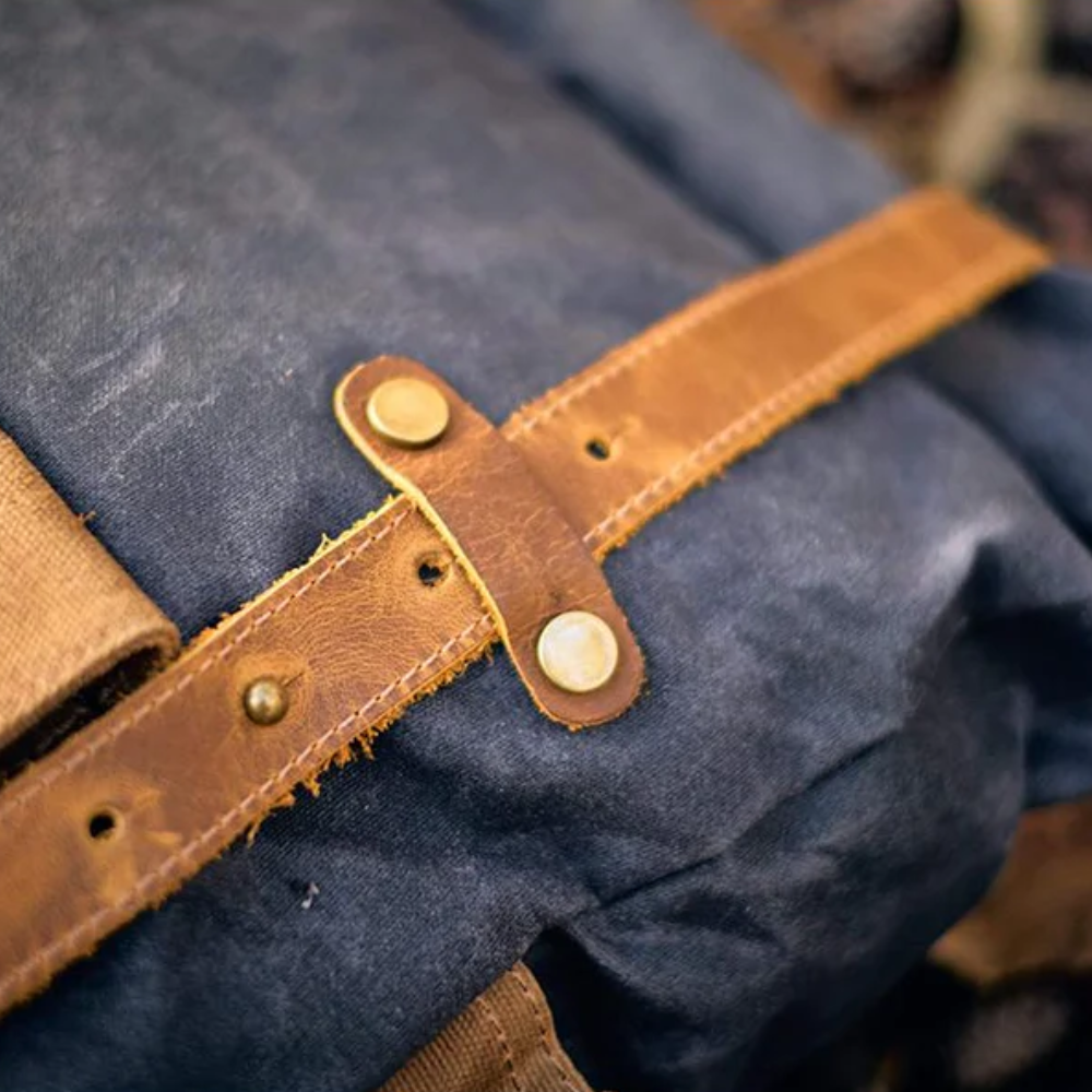 ROVIK – 蜡质帆布翻盖背包（男女皆宜）