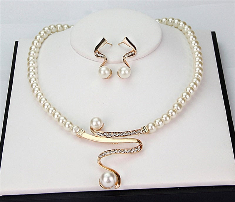 Natural pearl necklace and earrings set