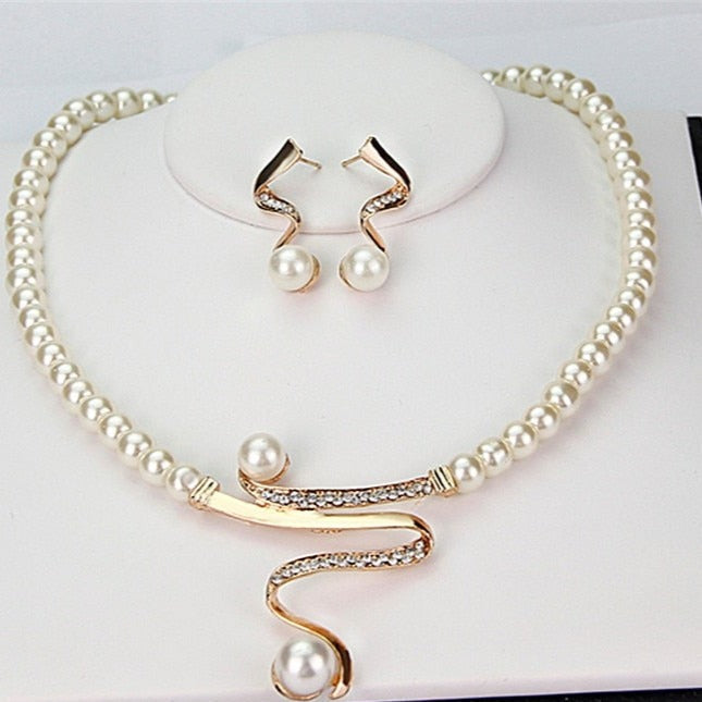 Natural pearl necklace and earrings set