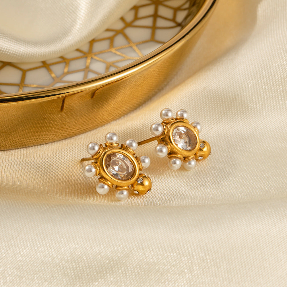 Elegant gold earrings with natural pearls