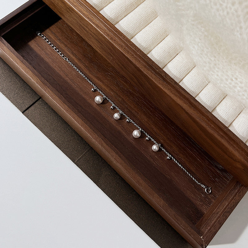 Gold bracelet with freshwater pearls